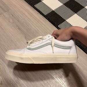 NWOT Vans Leather Old Skool White Green Stripe Shoes